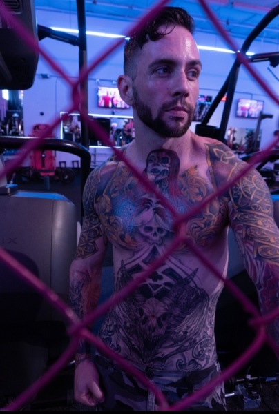 Damian-the-tattooed-buff-butler-of-Las-Vegas-5