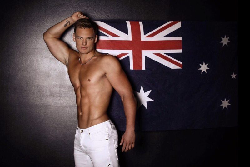 sexyaussiestripperman-800x535